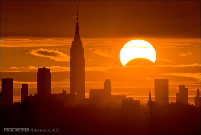 Illustration for article titled Astounding Footage of Yesterday's Rare Hybrid Solar Eclipse